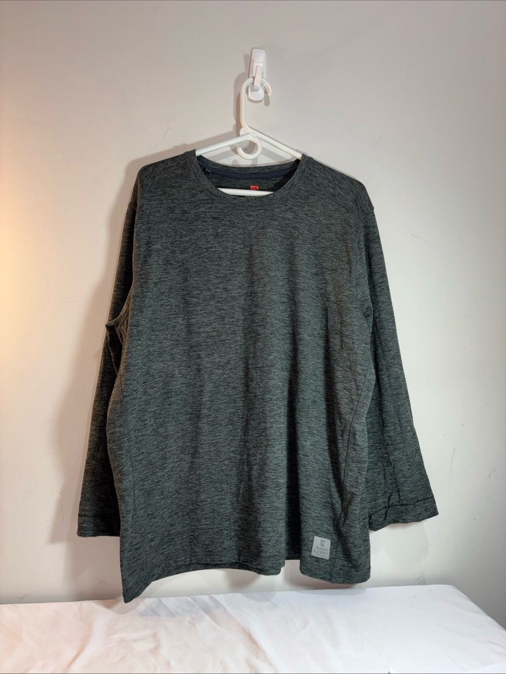 Rugged Elements Men's Heather Gray Long Sleeve Crew Neck Shirt. 917